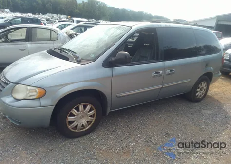 2005 Chrysler Town & Country Touring from USA, damaged, VIN 2C4GP54L35R125163